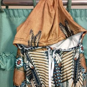 Medium lightweight hoodie style top